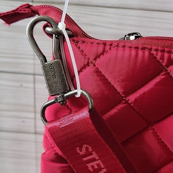 NWT STEVE MADDEN GYM WASHABLE RED BAG QUILTED CROSSBODY WEEKENDER - Picture 9 of 9